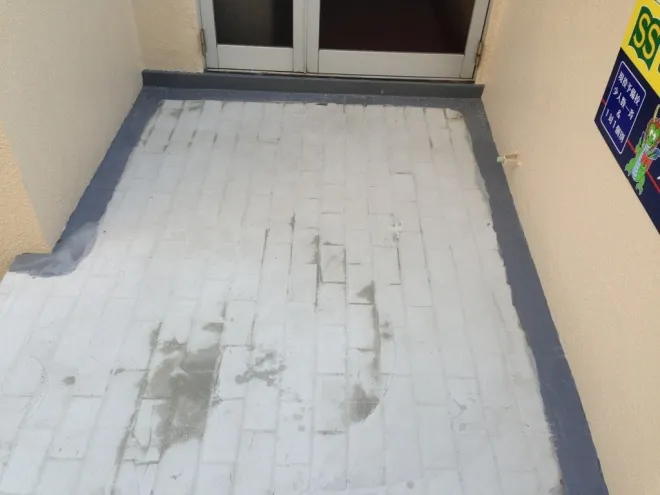 長尺シート貼り工事で防水　芦屋