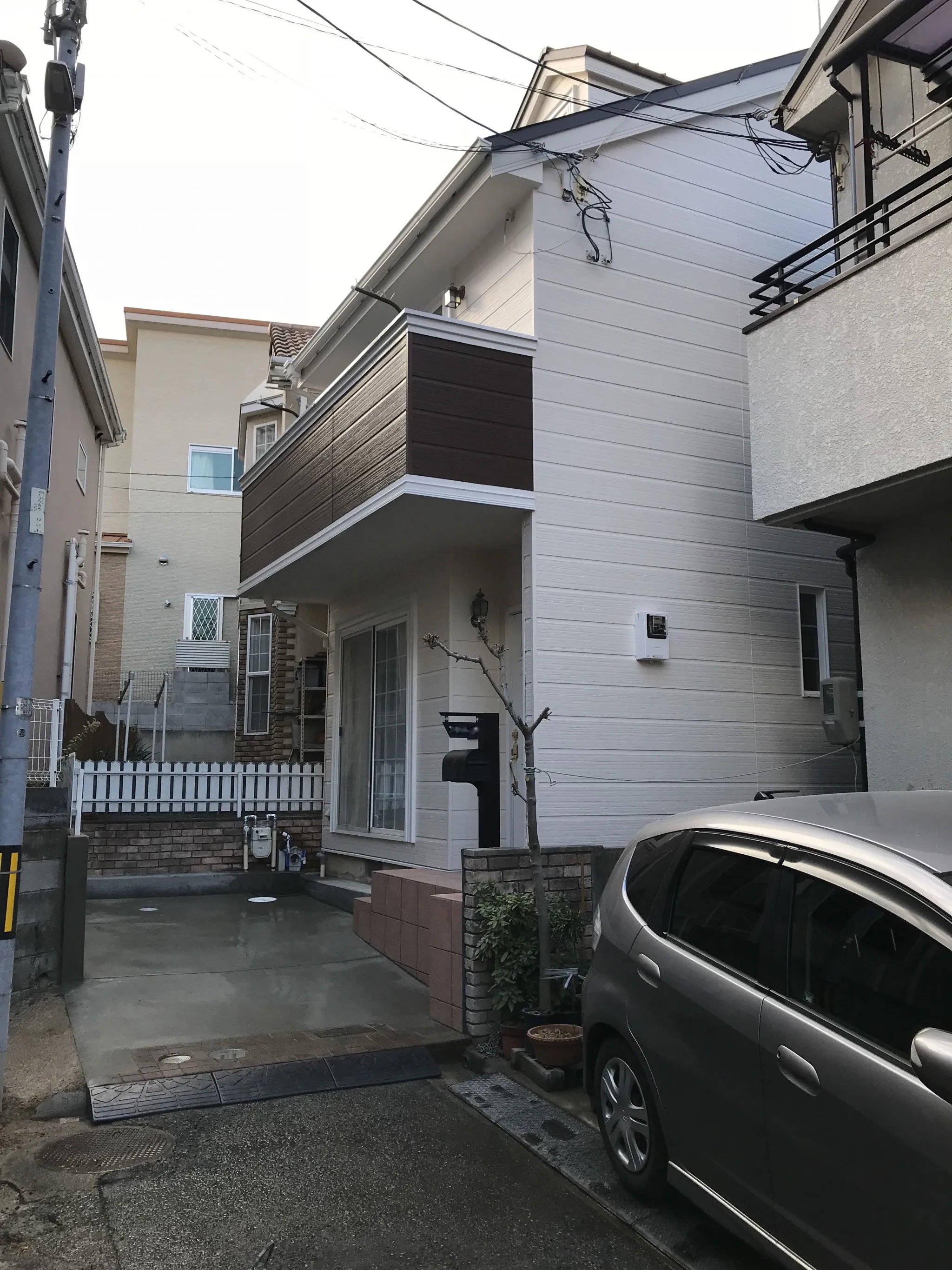 K様邸　屋根カバー工法　駐車場外構工事　外壁塗装　西宮市