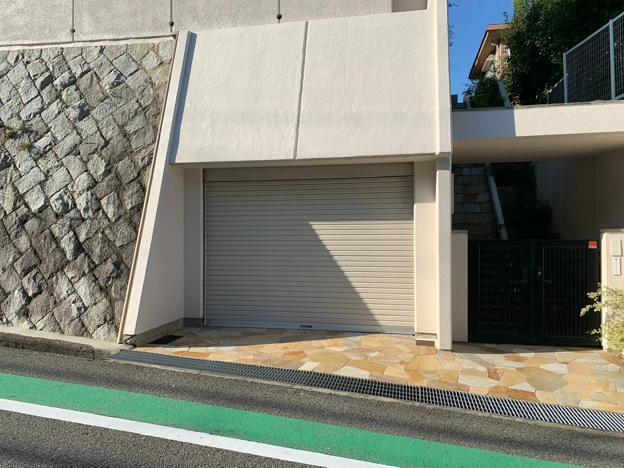 西宮でガレージシャッターを電動に取替えました
