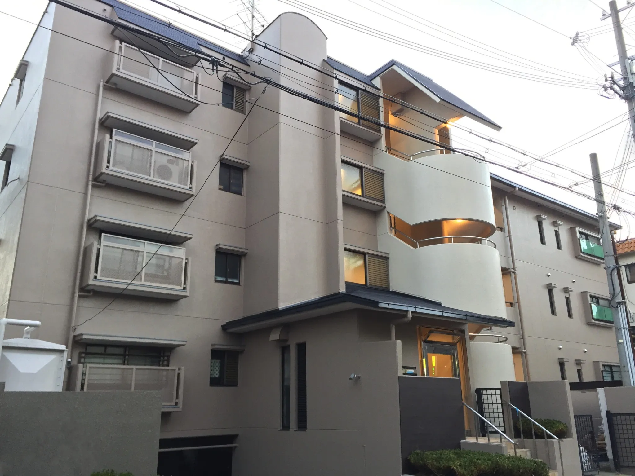 マンション大規模改修工事　外壁塗装　屋根塗装　防水工事　西宮市　