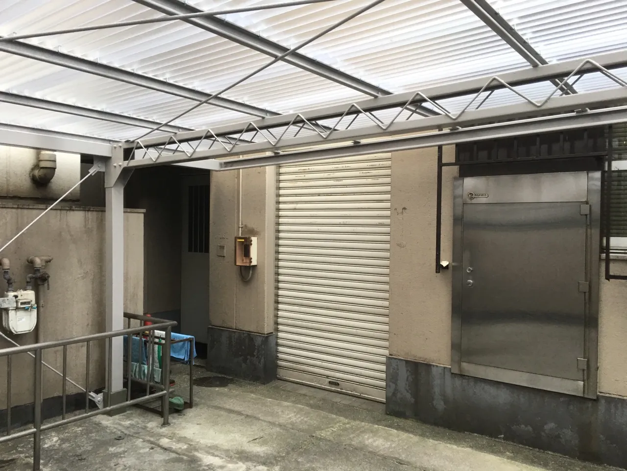 Ｓ銀行　駐車場　波板張替　鉄部塗装　尼崎市