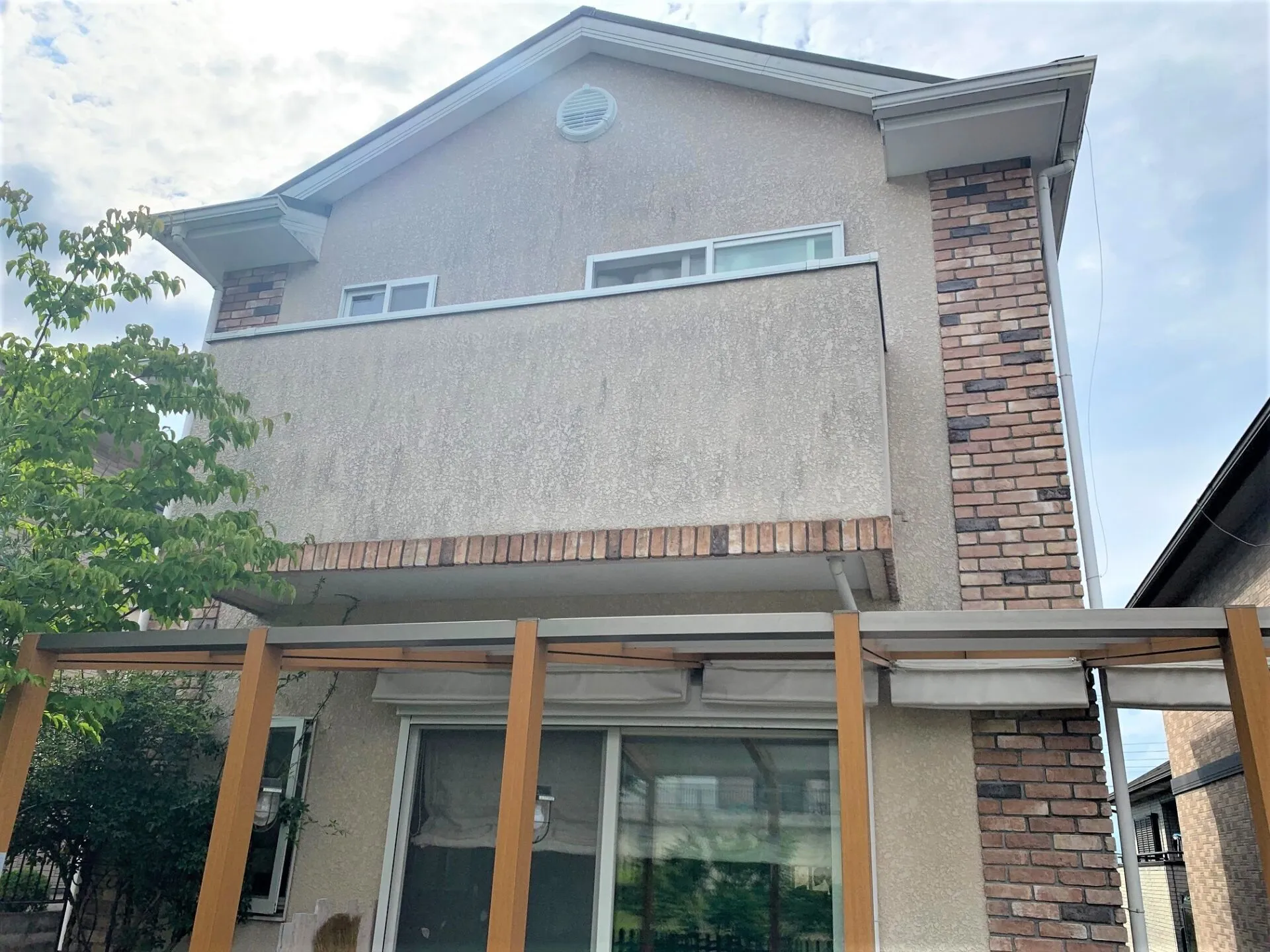 西宮市S様邸 で外壁塗装・屋根塗装・防水工事の依頼を受けました！