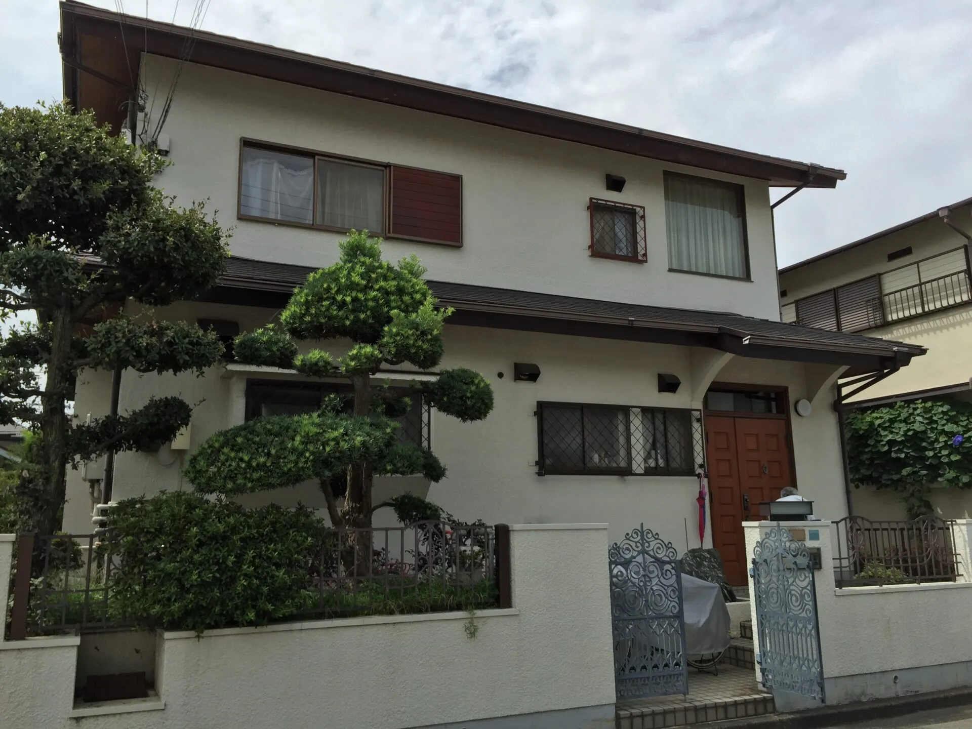 芦屋市O様邸で外壁と屋根の塗装工事しました。